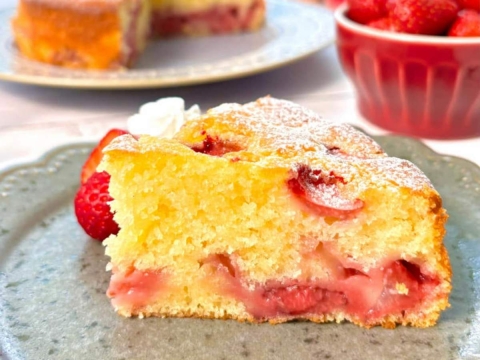 ワンボウルで簡単！「贅沢いちごのヨーグルトケーキ」