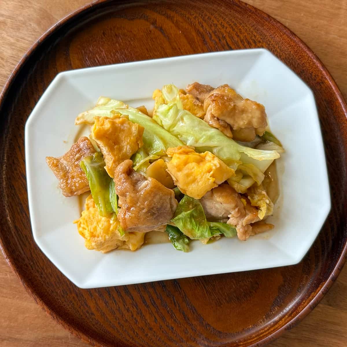 子どもから“また食べたい”と好評！ご飯がすすむ「春キャベツと鶏のてりたま焼き」