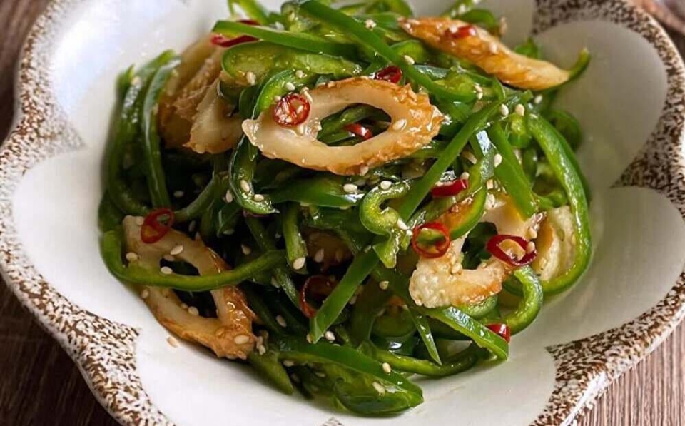 パパッと作れておいしい！「ちくわの炒め物」レシピ3選