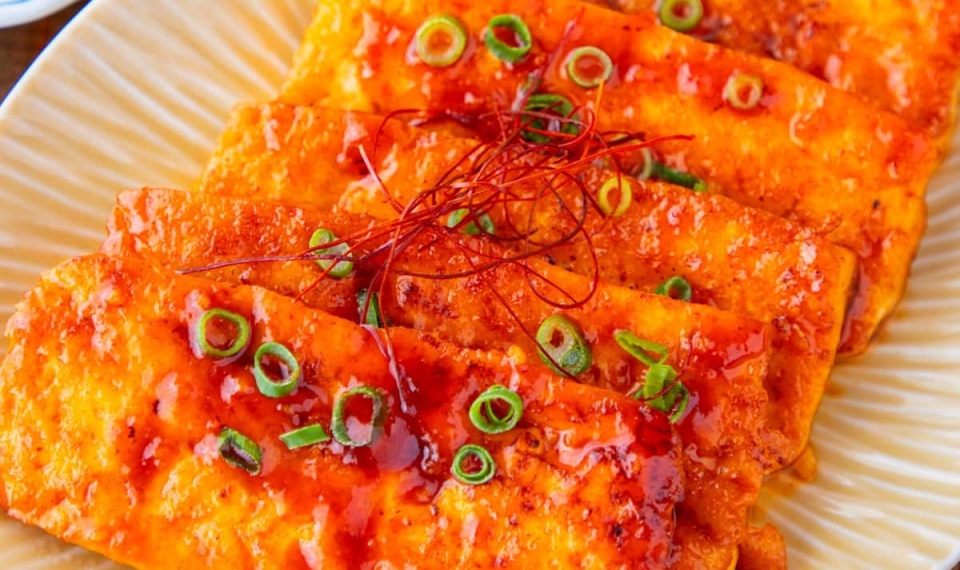こんな食べ方も！やみつきになる「甘辛豆腐」レシピ