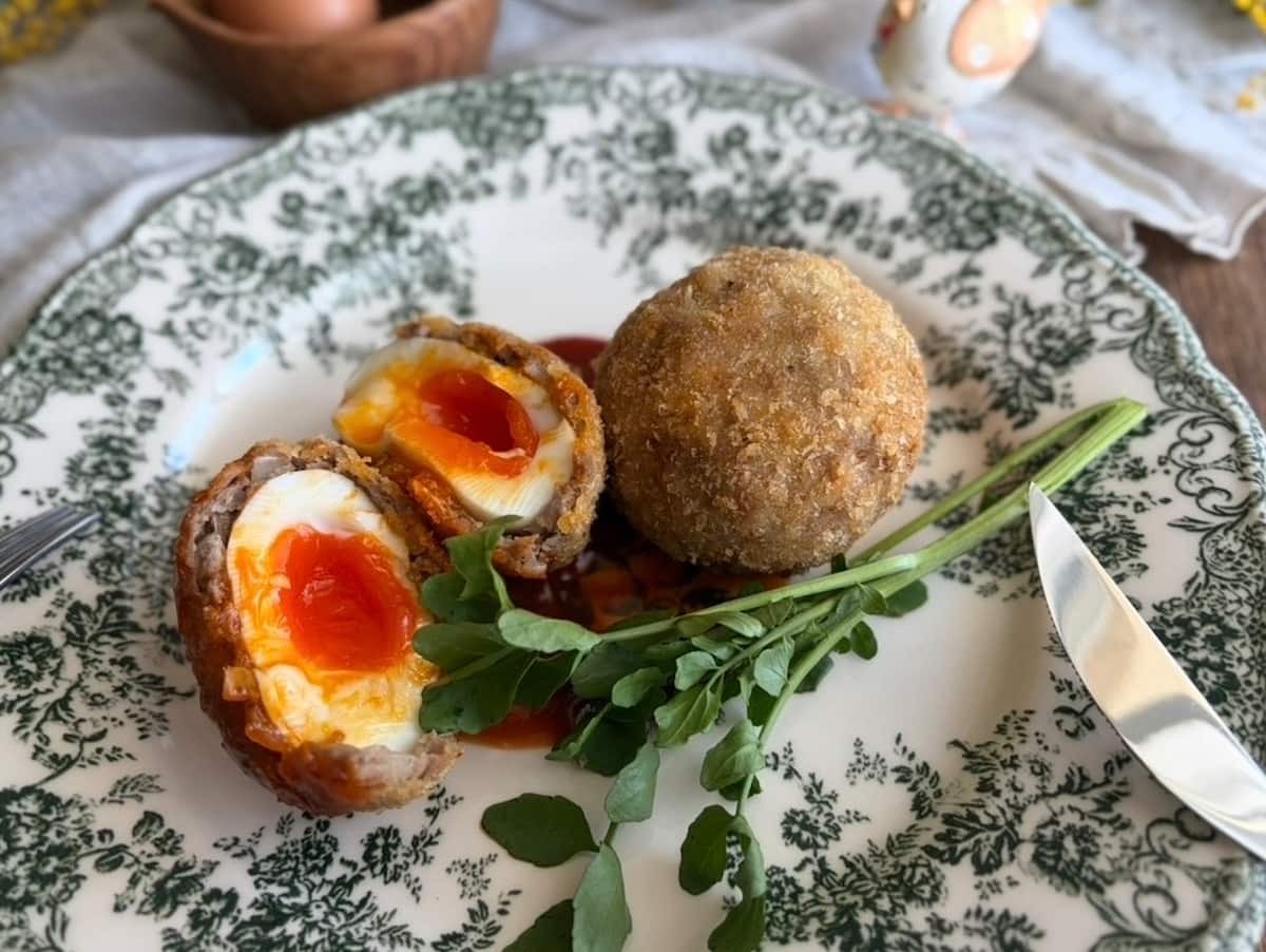 割ったらとろ〜り！「至福のスコッチエッグ」の作り方