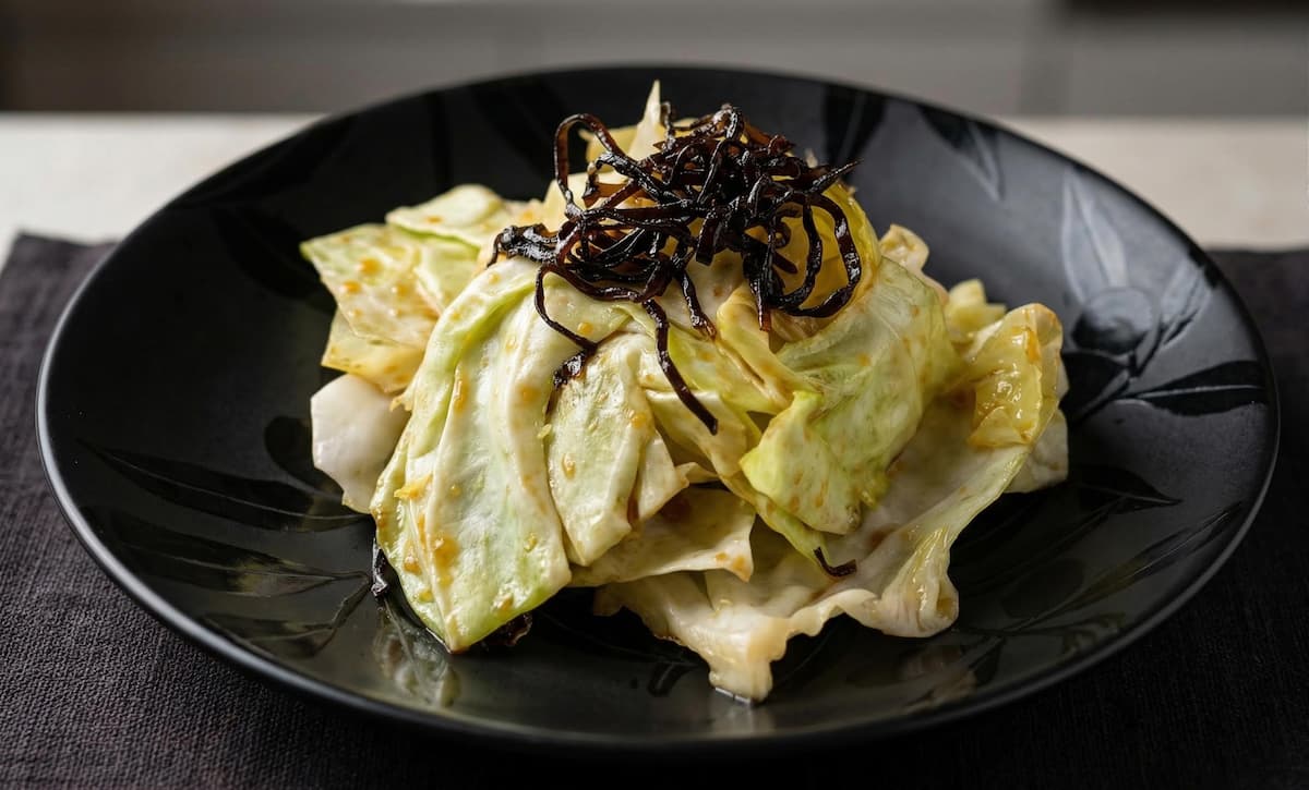 春キャベツの塩昆布和え