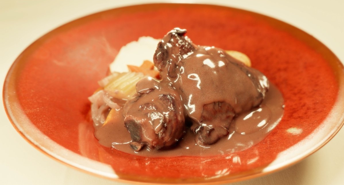 西麻布の人気店が教える！「コック・オ・ヴァン」が絶品すぎる