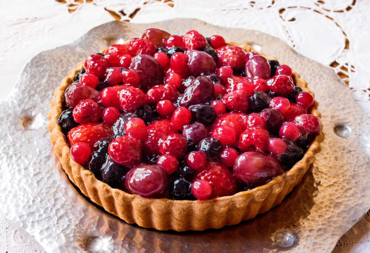 甘酸っぱいフルーツとサワークリームのタルト 17cm／キル フェ ボン