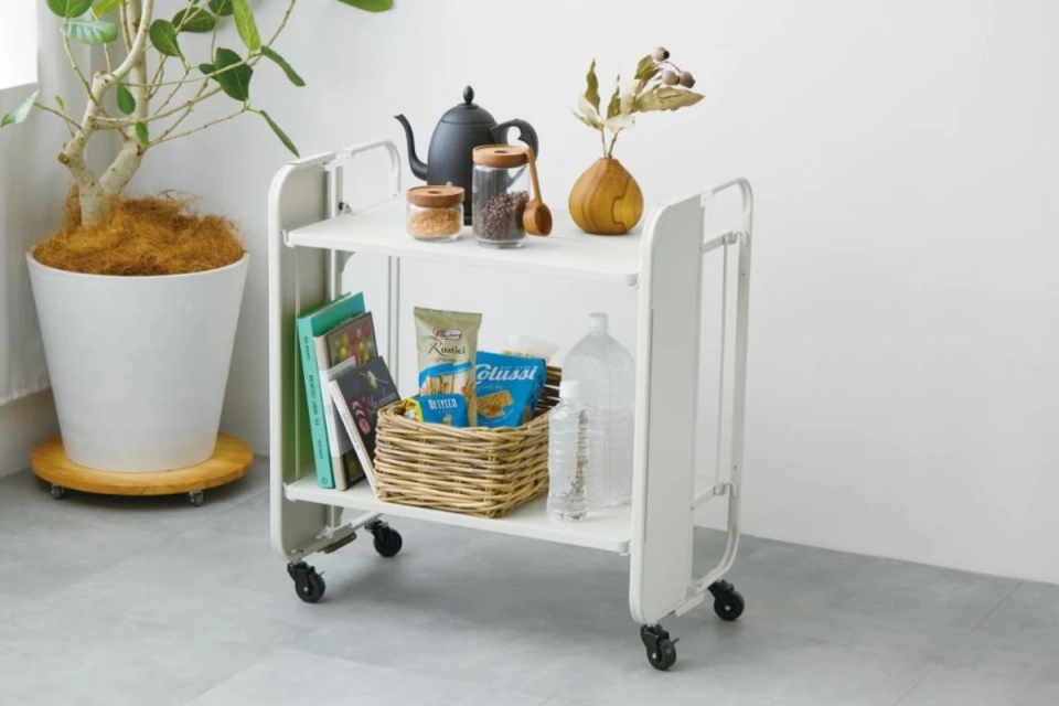 キッチンが片付かない人へ。置くだけですっきり整う「収納ワゴン」