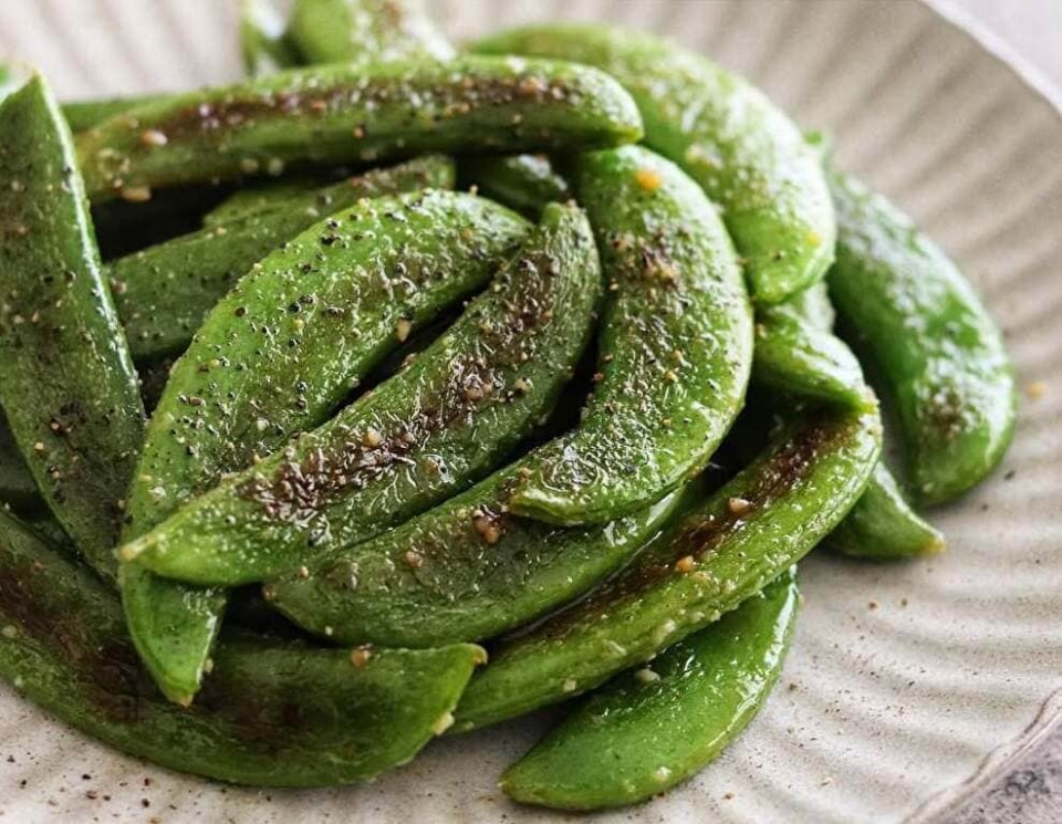 にんにく風味が食欲そそる！「スナップエンドウ」のやみつきおかず