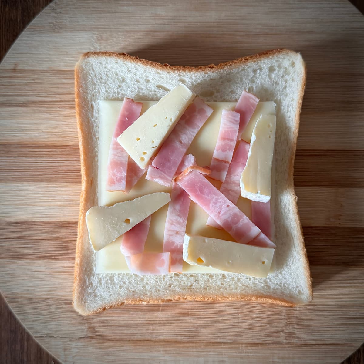 そら豆とベーコンのダブルチーズトースト