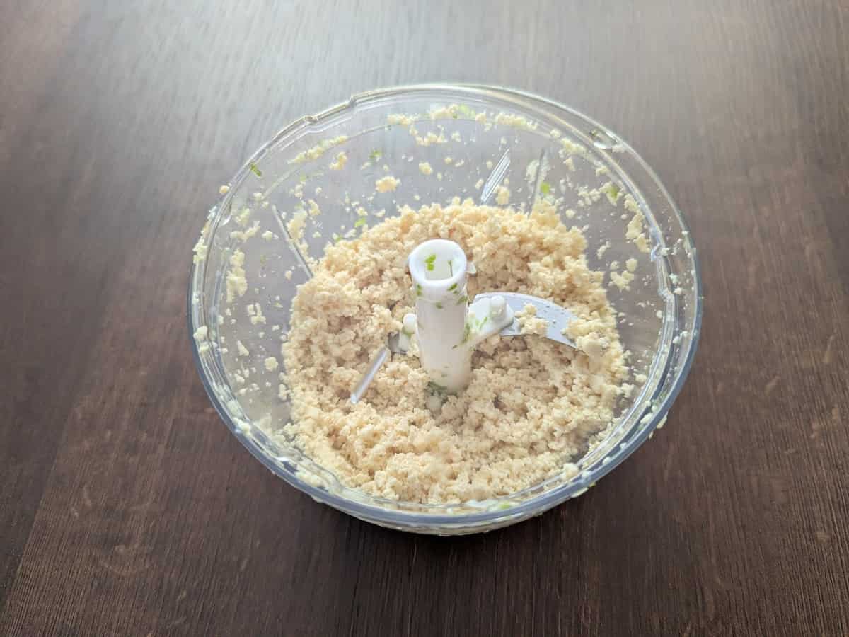 ぶんぶんチョッパー PRO 700ml ふた使用例