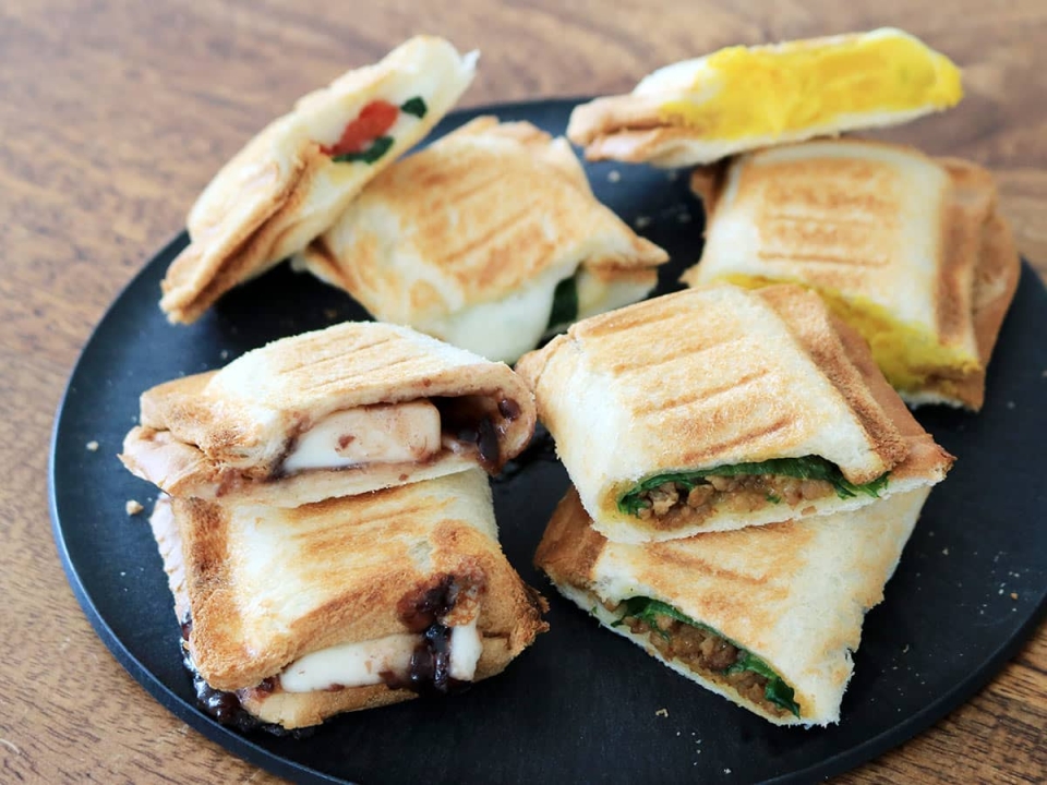 レンジで2分半！カリカリに焼ける「ホットサンド」アレンジ4選