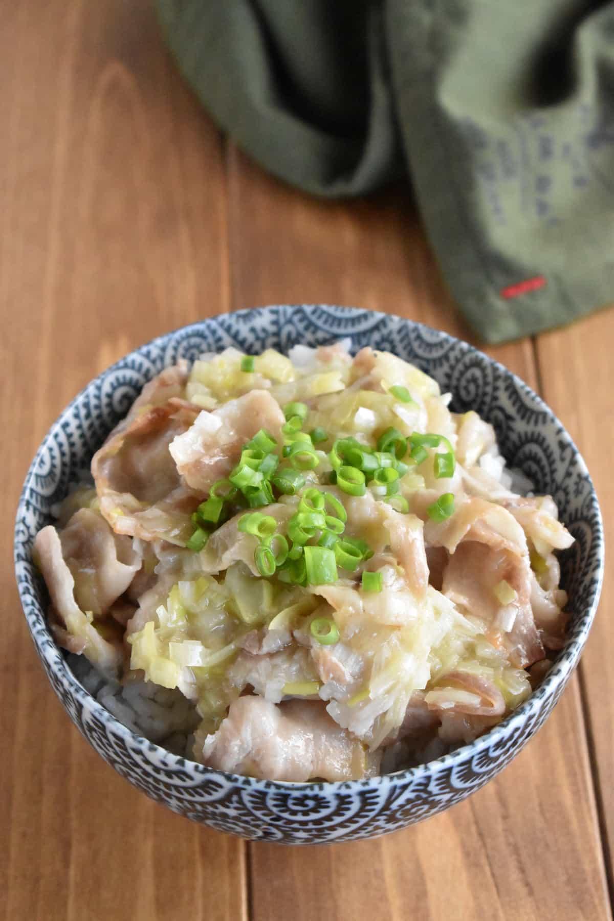 柚子胡椒風味のネギ塩豚丼