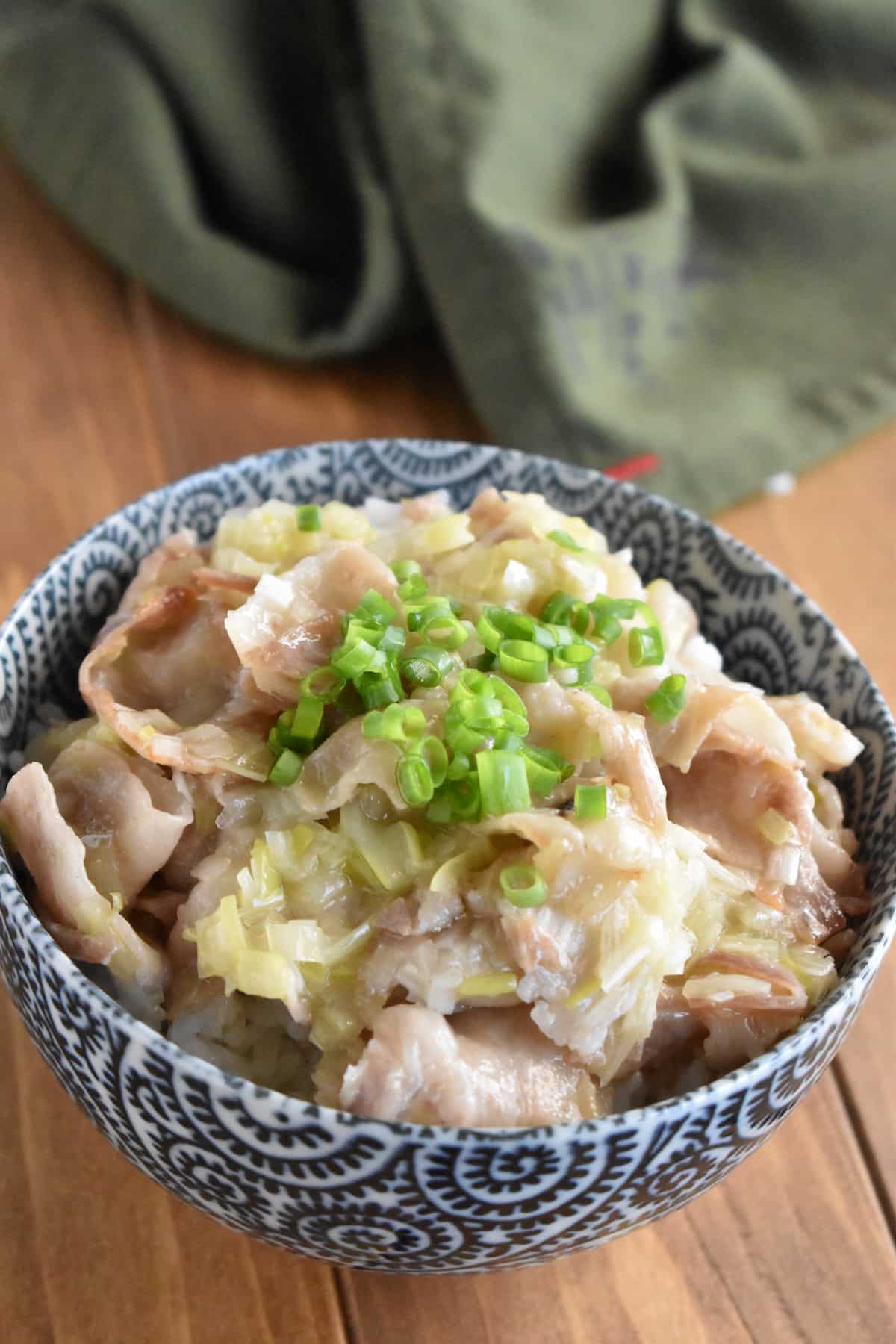 柚子胡椒風味のネギ塩豚丼
