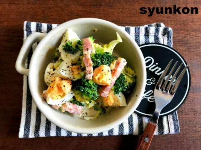 ゴロゴロゆで卵とベーコンとブロッコリーのガーリックマヨサラダ