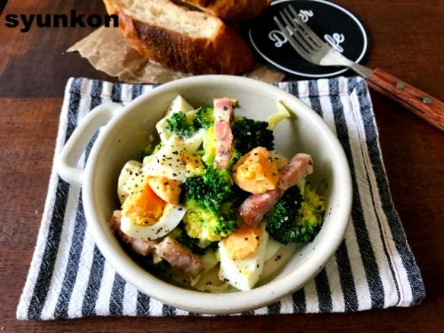 簡単！「ゴロゴロゆで卵とベーコンとブロッコリーのガーリックマヨサラダ」