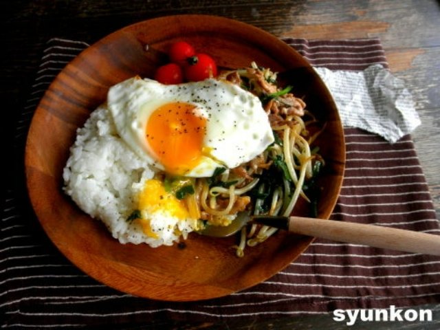 もやしとにらと豚こまの旨だれ炒めでワンプレート