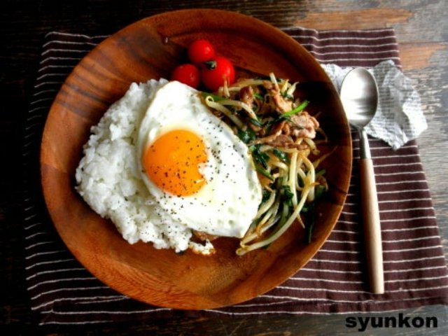 もやしとにらと豚こまの旨だれ炒めでワンプレート