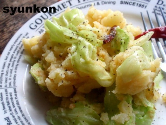 キャベツのにんにくオイル炒め入りポテトサラダ