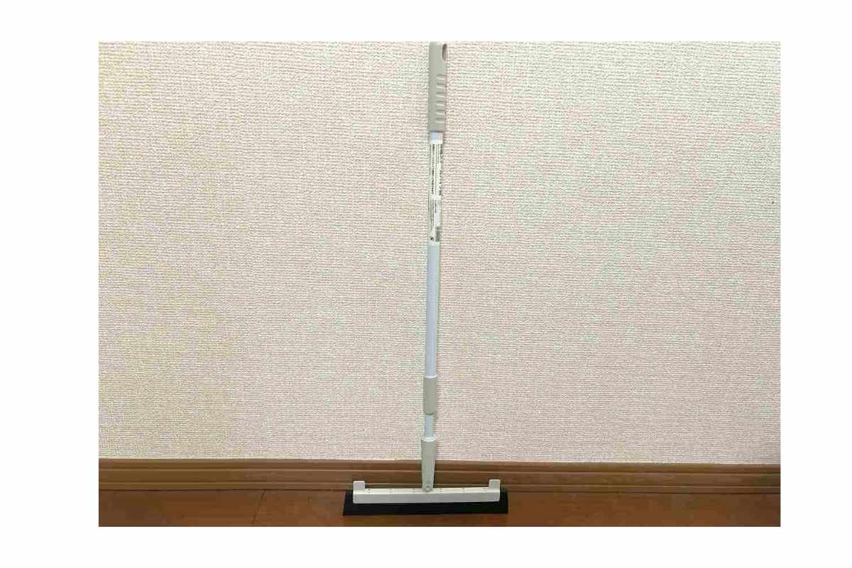 SNSで大人気！セリア「フロアラバーほうき」が家じゅうの掃除に大活躍