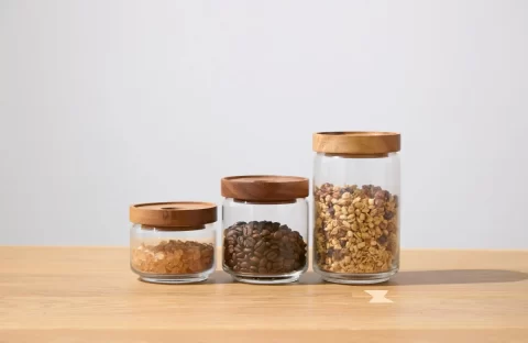 「最初からこれを買えばよかった…」並べるだけでキッチンが整う“ガラス×木”の保存容器