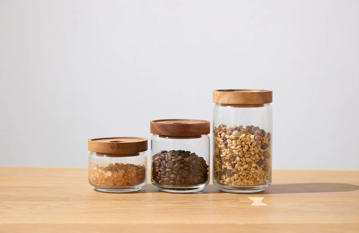 「最初からこれを買えばよかった…」並べるだけでキッチンが整う“ガラス×木”の保存容器