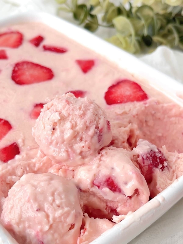 混ぜて冷やすだけ♪罪悪感フリーの「いちごの甘酒チーズアイス」