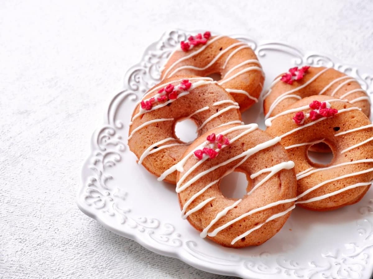 焼くまで5分♪混ぜて焼くだけ「米粉のいちご焼きドーナツ」の作り方