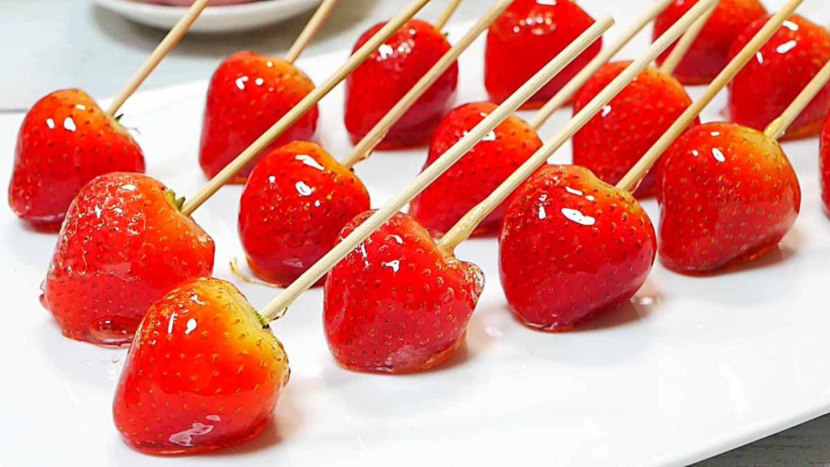 宝石みたいな透明感！失敗しにくい「パリパリいちご飴」