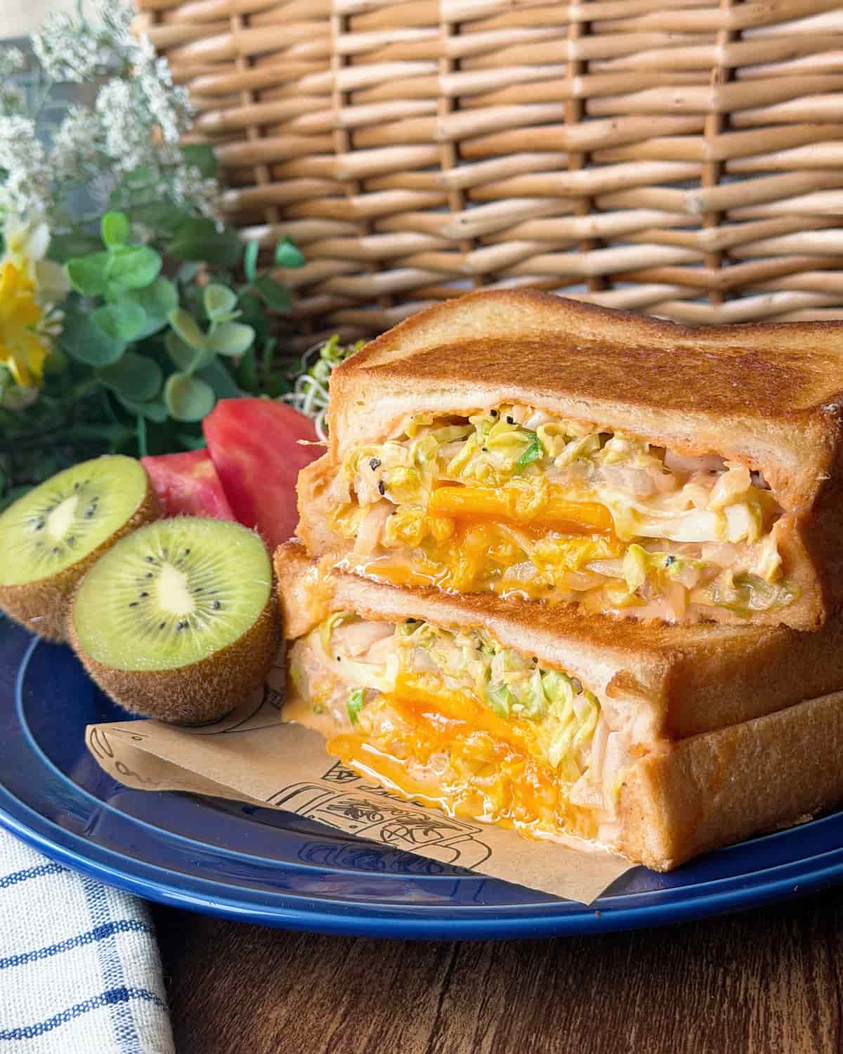 目玉焼き入り春野菜のホットサンド