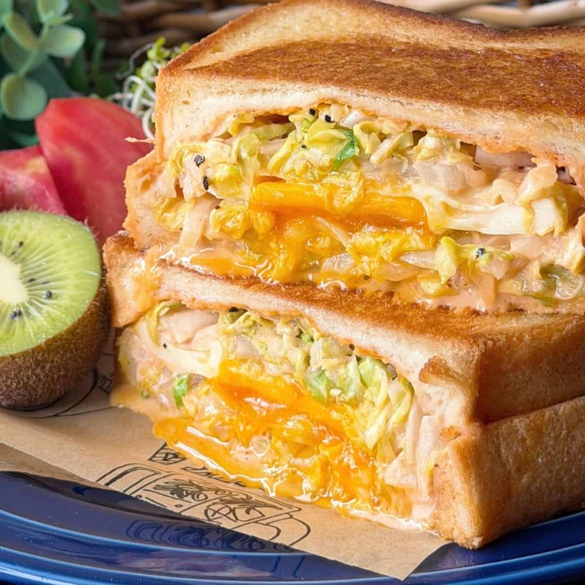 フライパン10分で完成！「目玉焼き入り 春野菜のホットサンド」の作り方