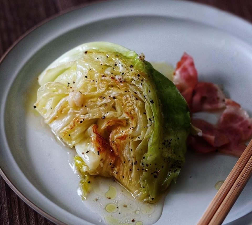 キャベツ1玉が一瞬で消える！絶品「キャベツステーキ」の作り方