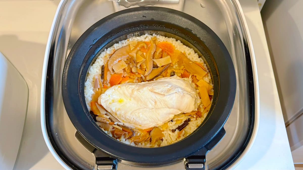 鶏肉マシマシ炊き込みご飯