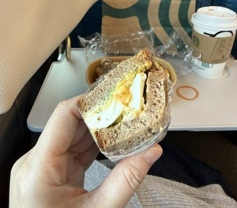 アルコステーブルナイフ　サンドイッチをカット