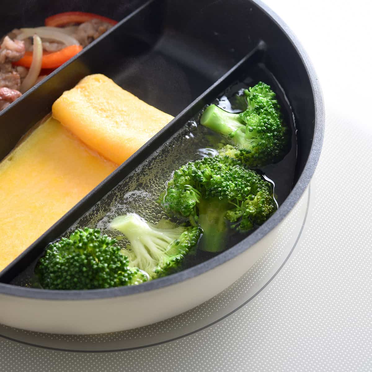 3品同時に調理 センターエッグトリプルパンmini／仕切りフライパン IH お弁当 玉子焼き