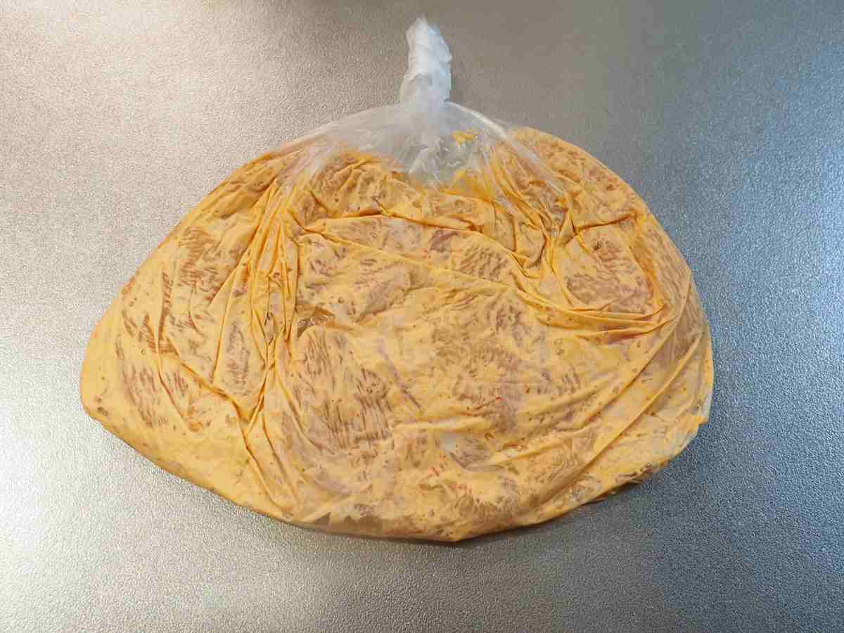 鶏むね肉のピリ辛マヨ味噌漬け焼き