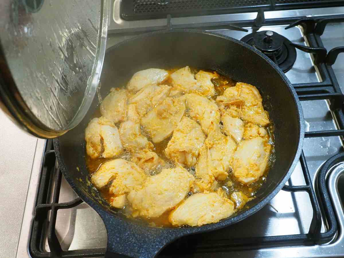 鶏むね肉のピリ辛マヨ味噌漬け焼き