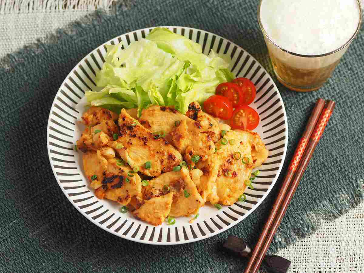 鶏むね肉のピリ辛マヨ味噌漬け焼き