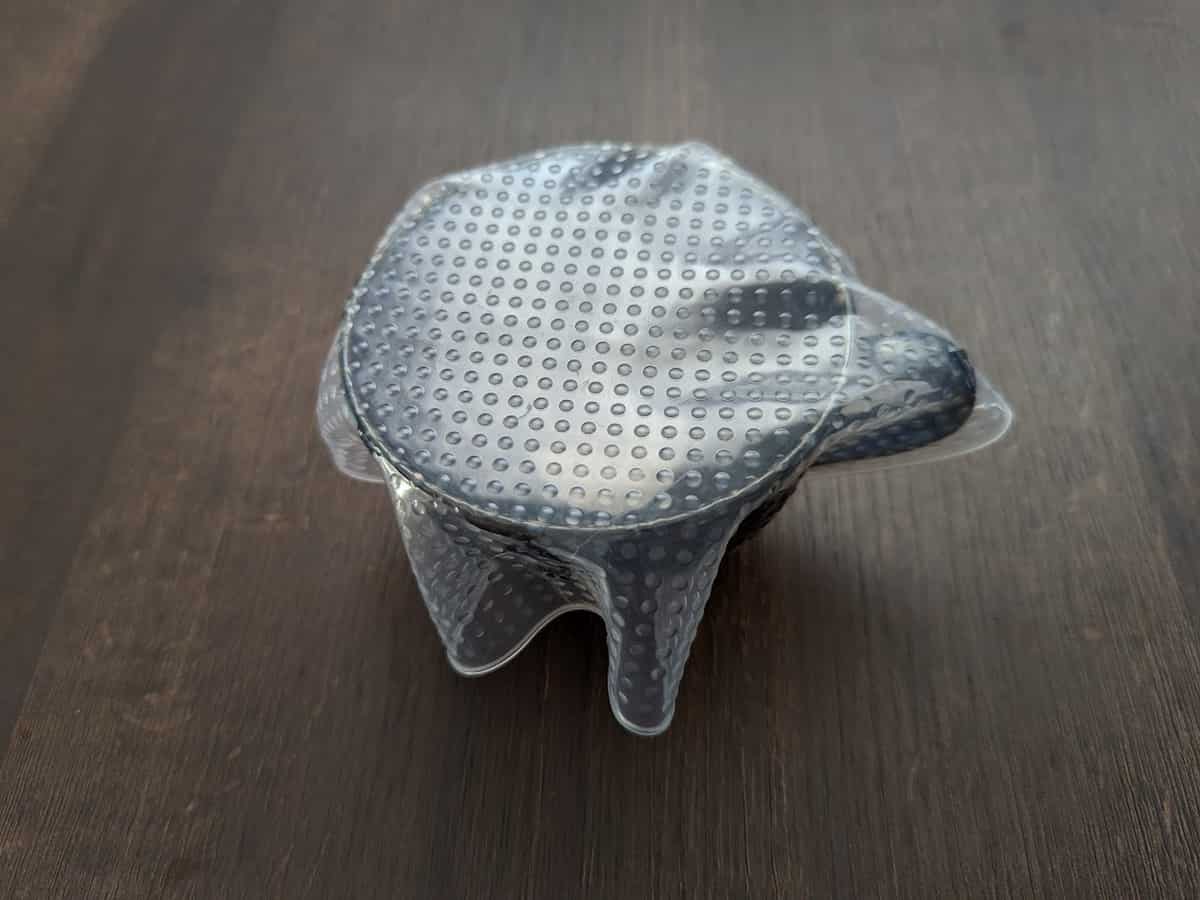 食器にしっかりフィット！ダイソー「シリコンラップ」が繰り返し使えて便利