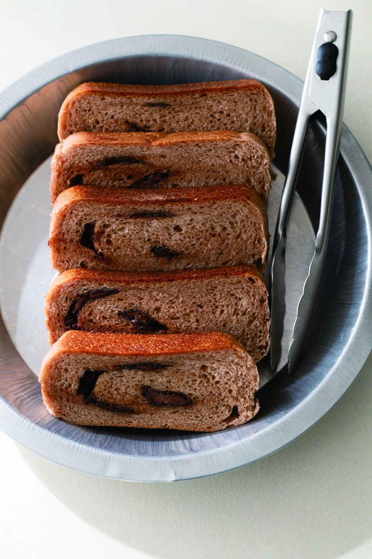 チョコがとろ～り！フライパンで作れる「ダブルチョコパン」が想像以上においしい