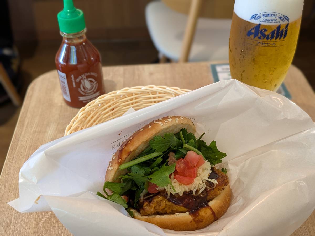 フレッシュネスバーガー「パクチーチキンバーガー カオマンガイ」