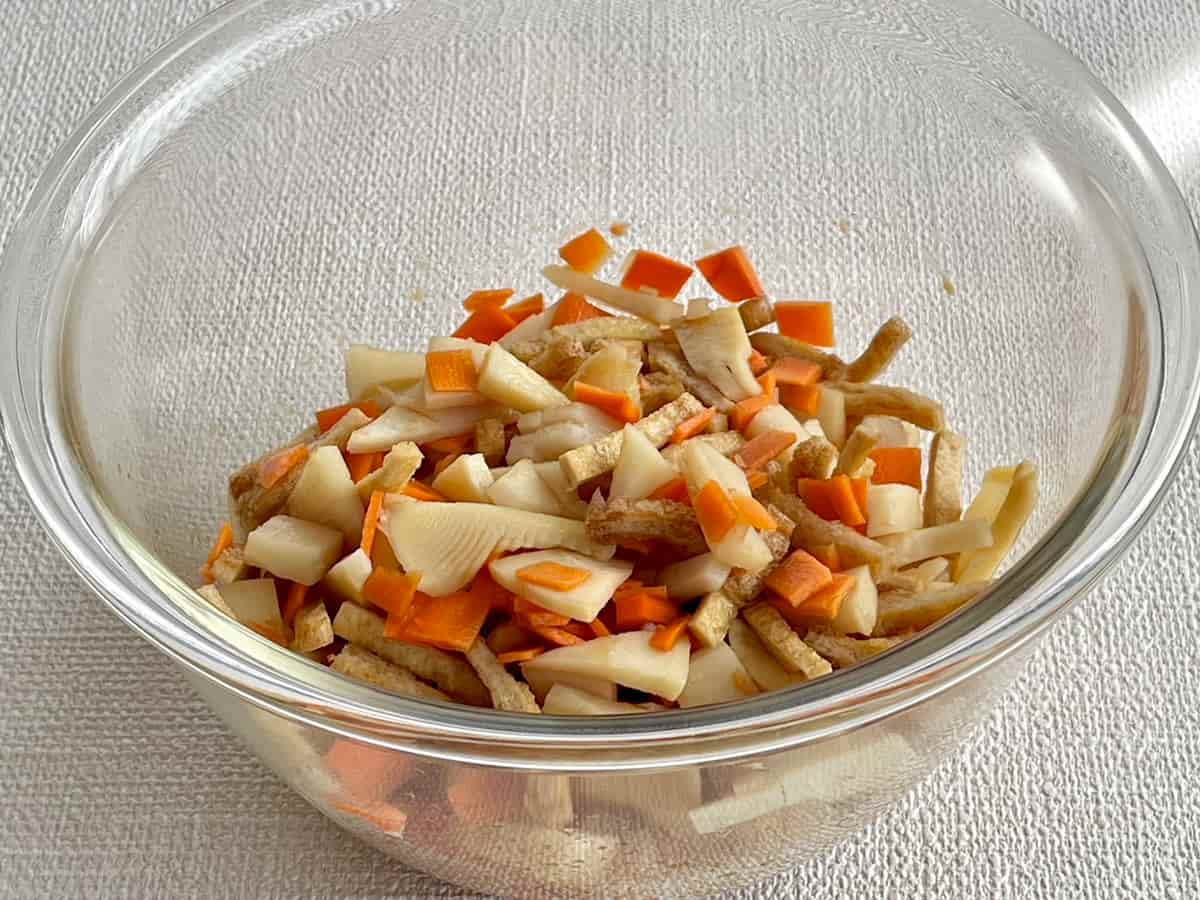 昆布だしのたけのこごはん