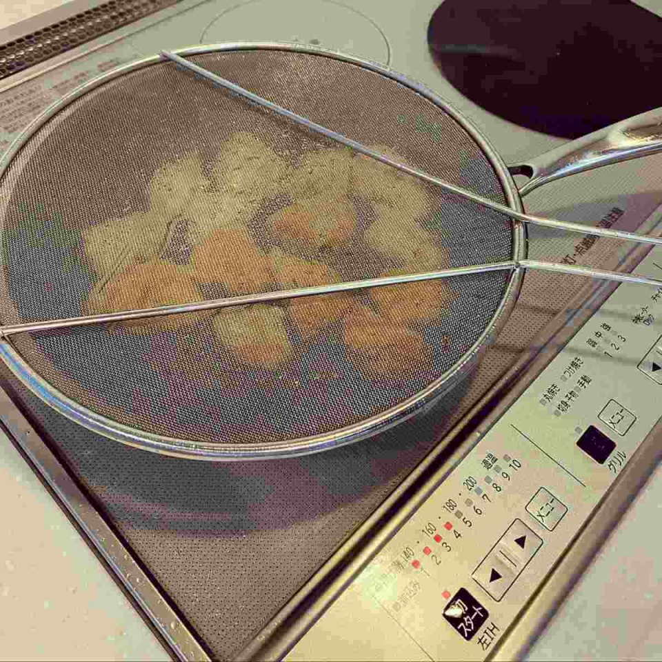 「揚げ物」のストレスを軽減！油はね対策＆便利グッズのアイデア