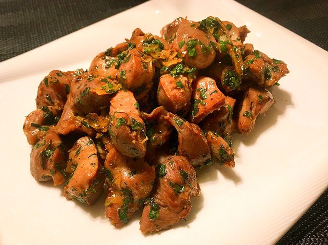 ビールがすすむ！にんにく香る「砂肝」のおつまみ