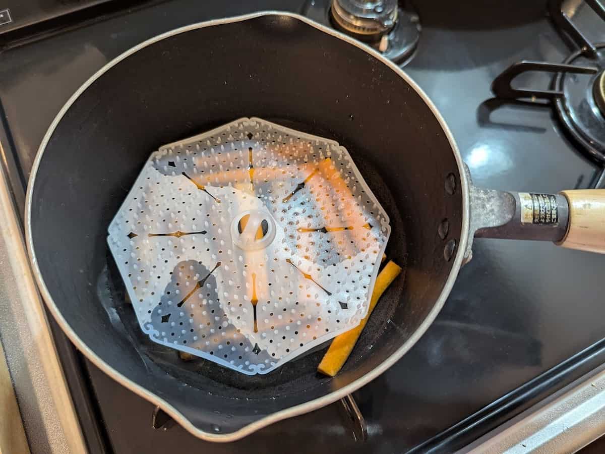 ダイソー シリコーンあく取り落とし蓋 使用例