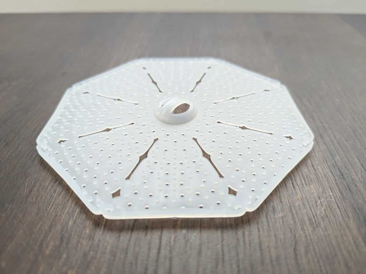 のせるだけでOK！ダイソー「シリコーン落し蓋」は“あく取り”もできるすぐれもの