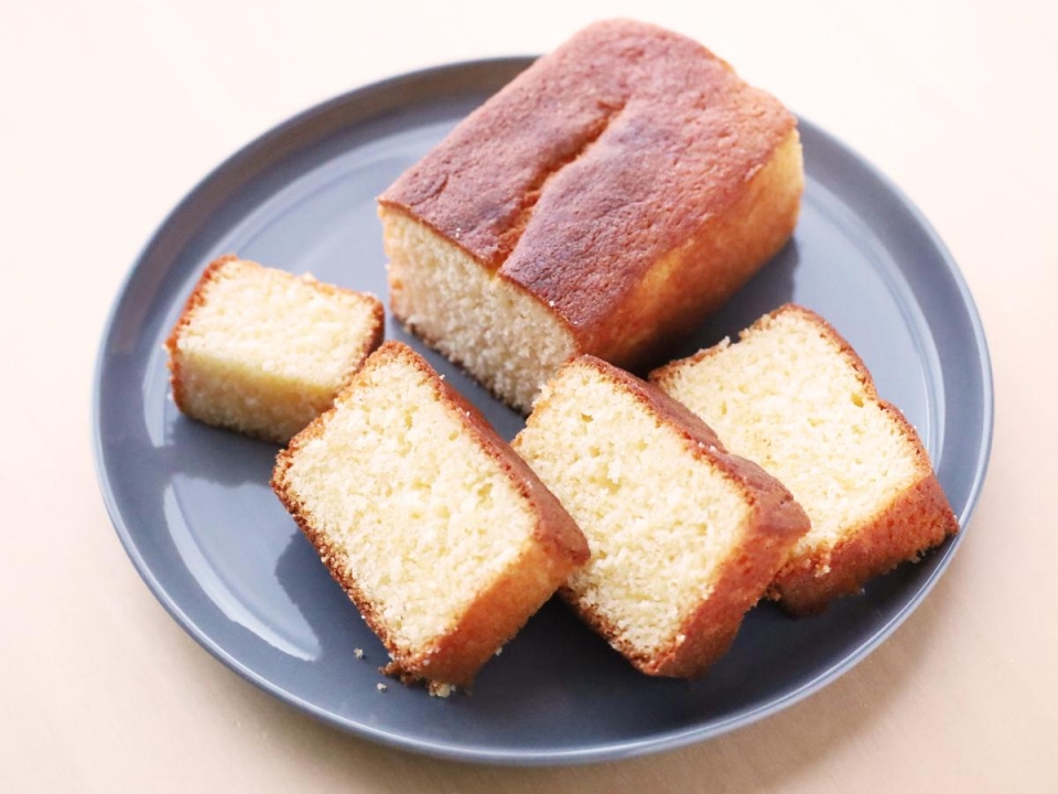 暑い日のおやつに◎ホットケーキミックスで簡単「ひんやりしっとりレモンケーキ」