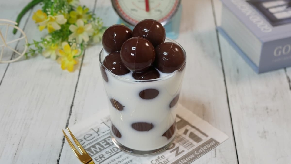 牛乳を注ぐだけで絶品！ぷるんとおいしい「ミルクでっちようかん」