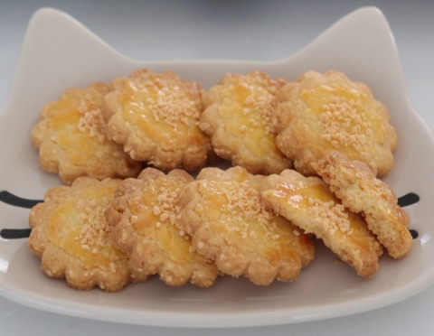 ついつい手が止まらない！混ぜて焼くだけ「やみつきチーズクッキー」