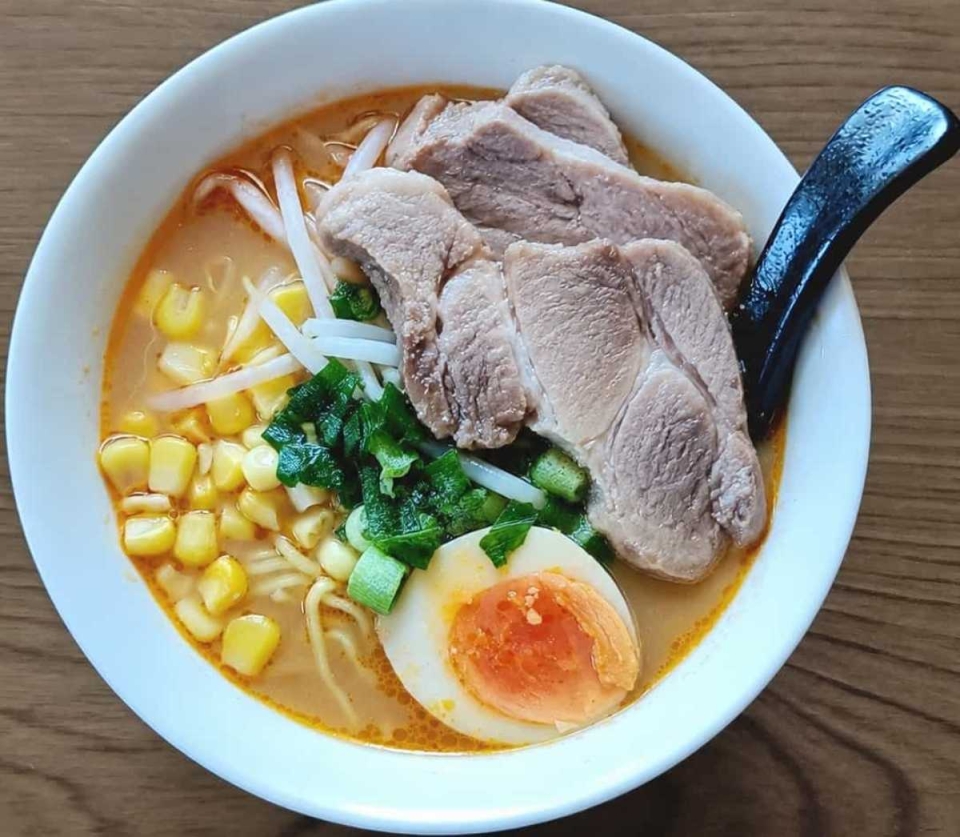 スープも麺も大満足！カルディ「味噌らーめん」がチルド麺とは思えないおいしさ