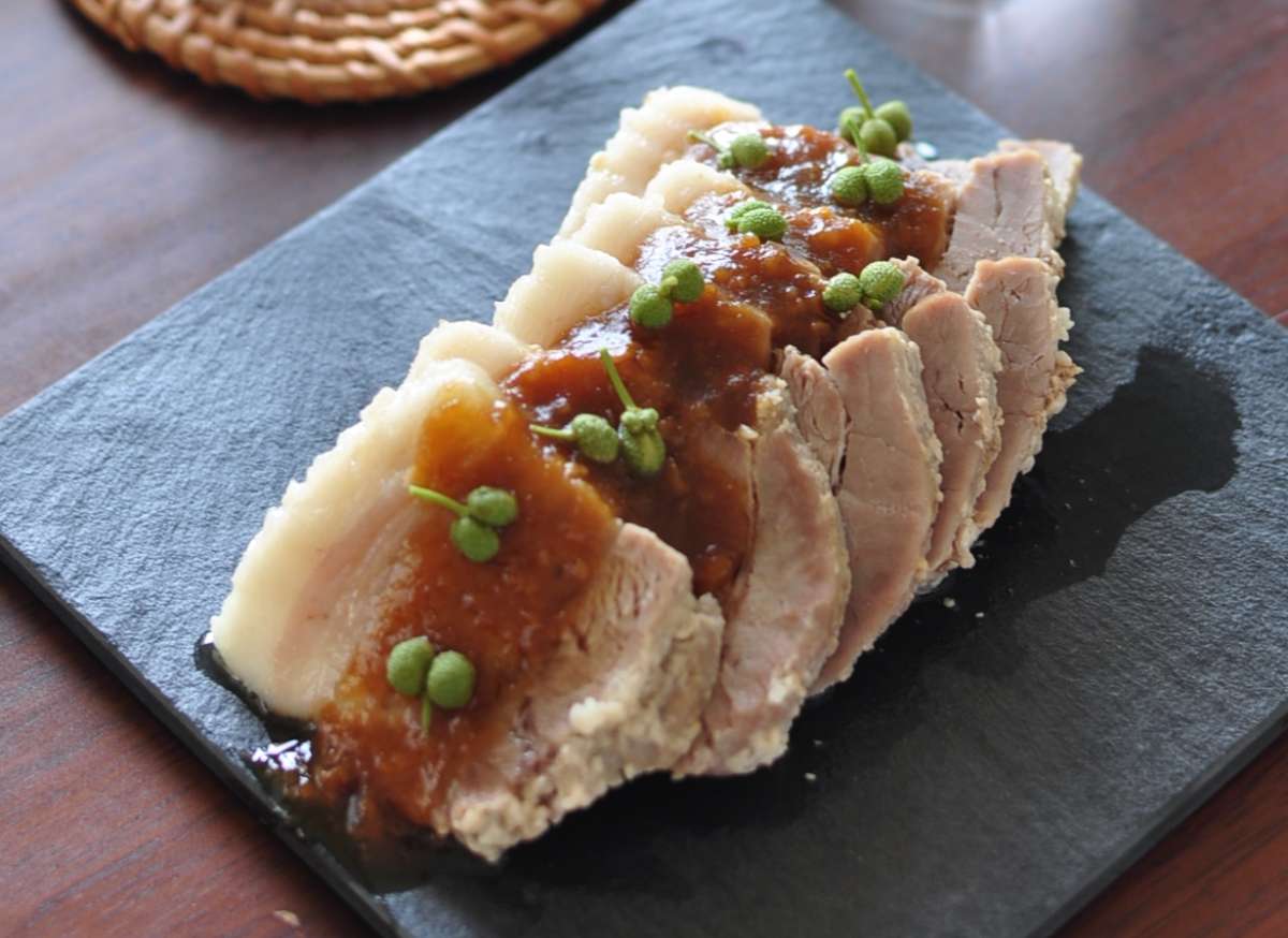 お箸で切れるほどやわらかい！「蒸し豚の田楽みそ添え」レシピ