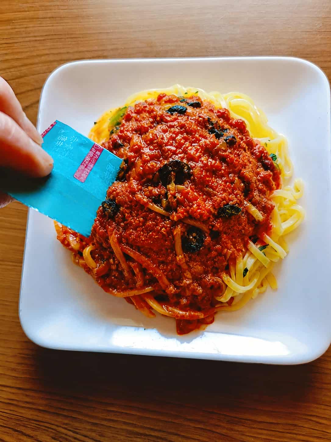 ファミマ「もちっと麺と濃厚だれの汁なし担々麺」