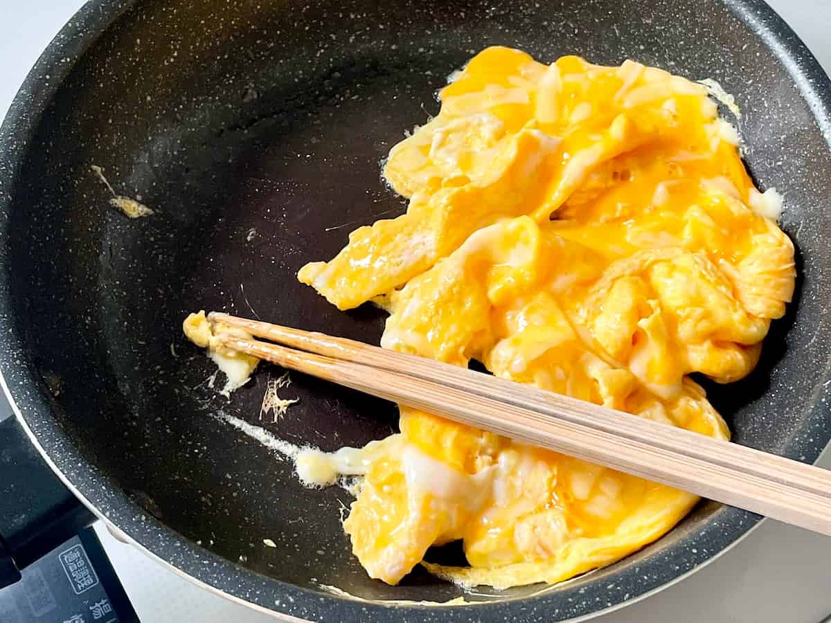 サクふわ鱈フライととろけるチーズエッグの ごちそうカンパーニュトースト